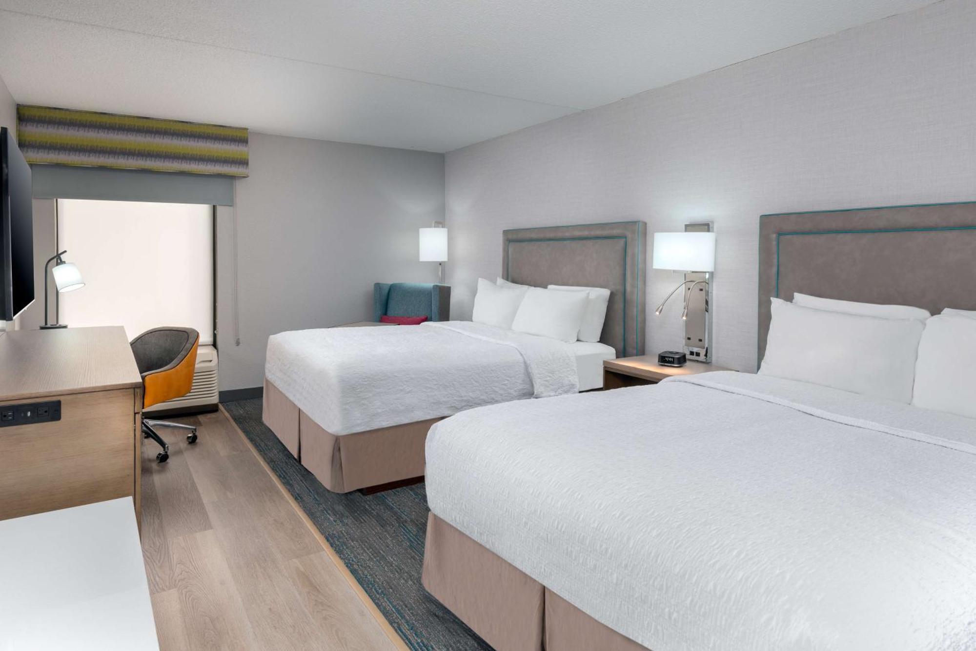 Hampton Inn Hartford Airport Windsor Locks Exterior photo