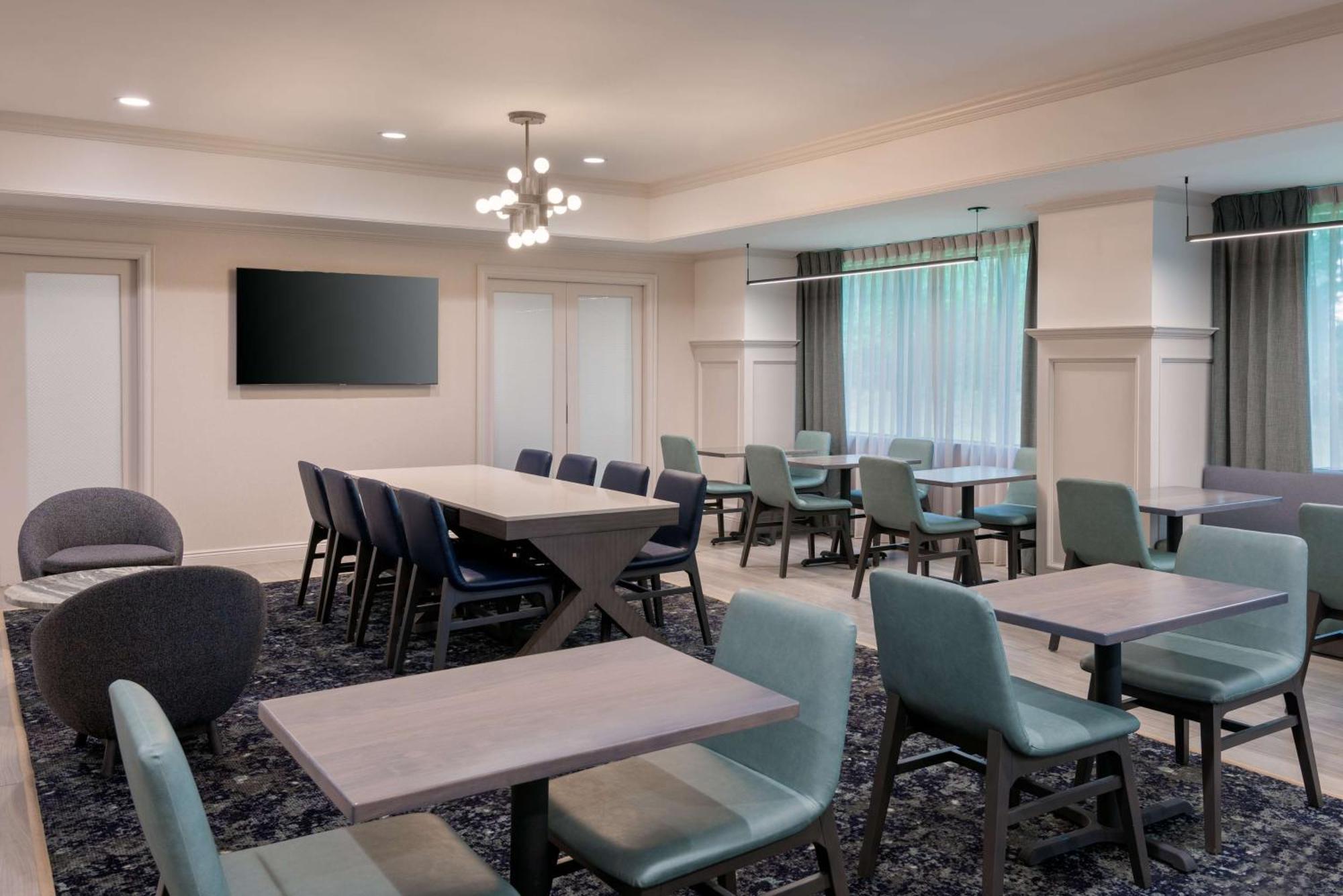 Hampton Inn Hartford Airport Windsor Locks Exterior photo