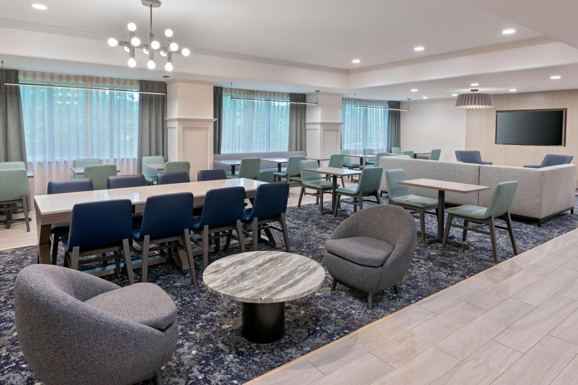 Hampton Inn Hartford Airport Windsor Locks Exterior photo