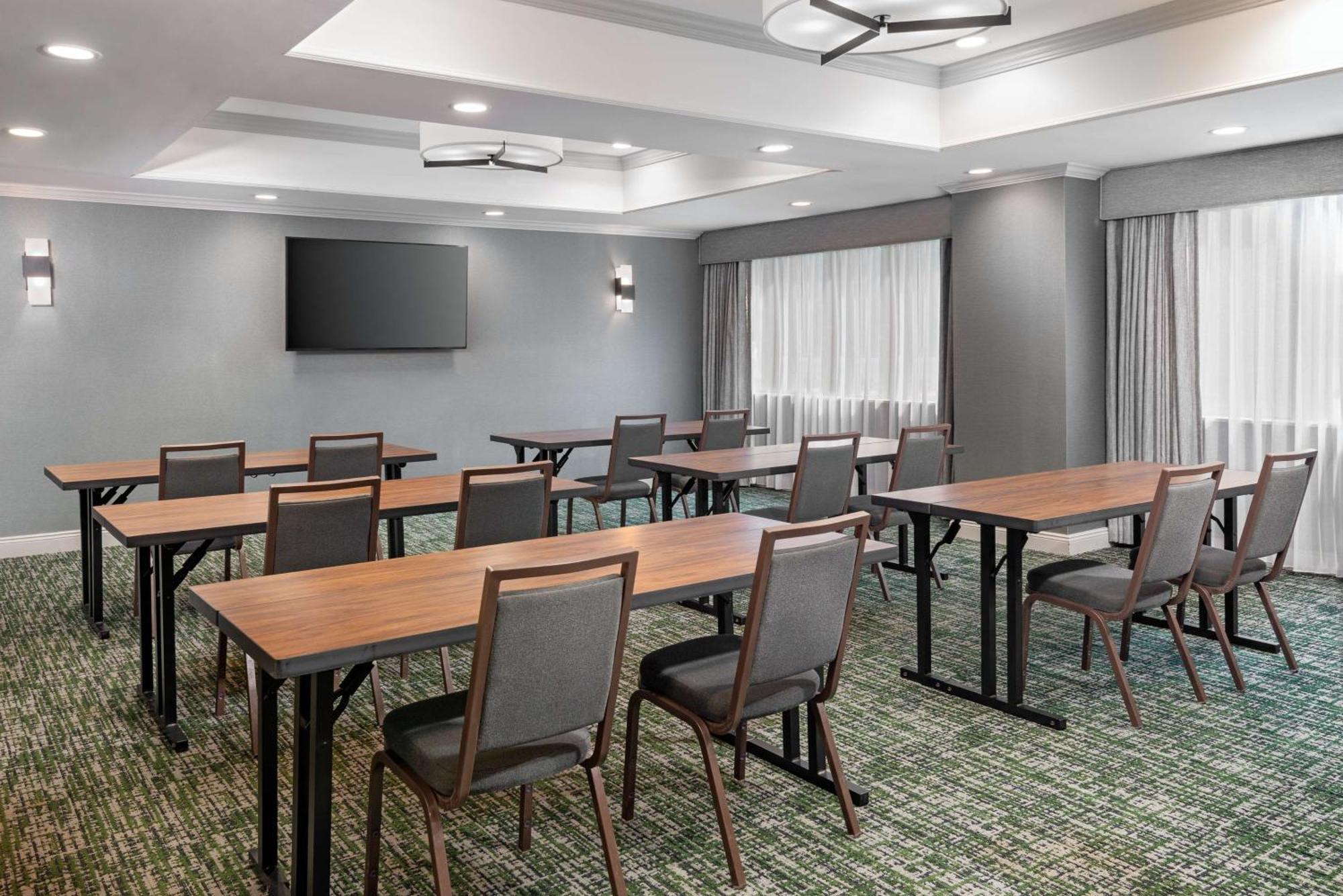 Hampton Inn Hartford Airport Windsor Locks Exterior photo