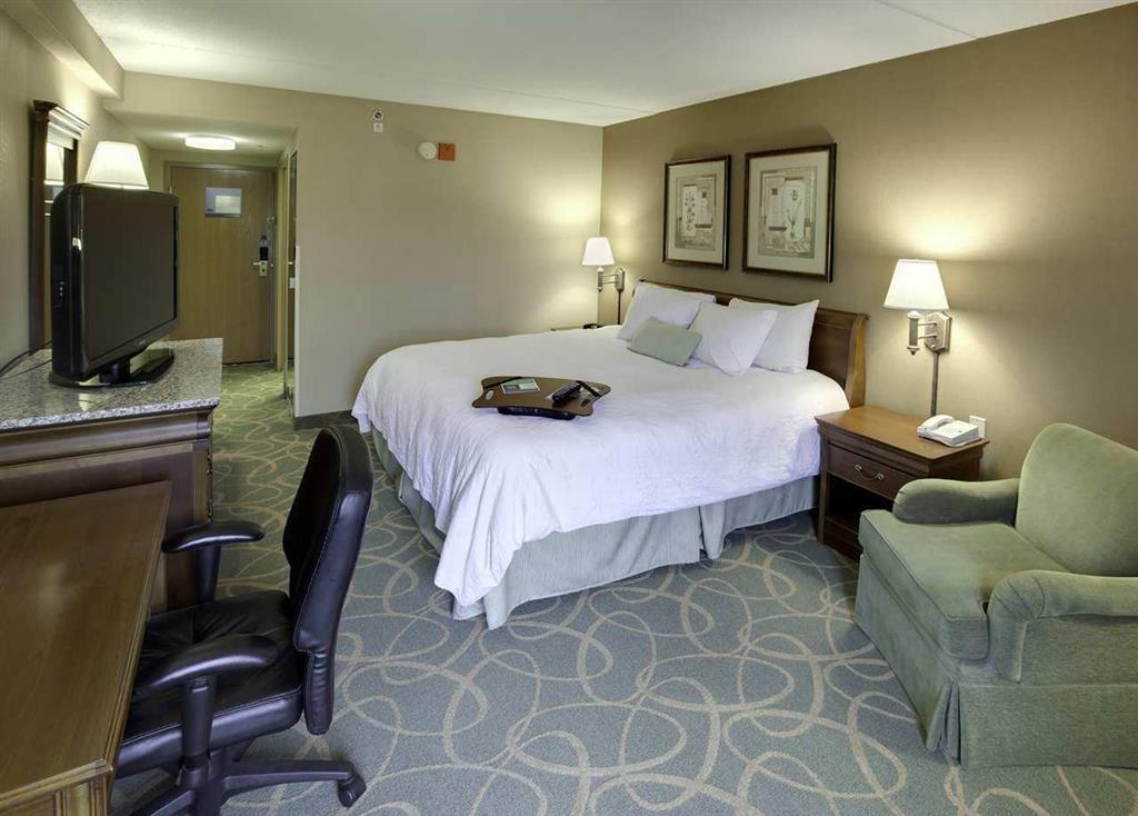 Hampton Inn Hartford Airport Windsor Locks Room photo