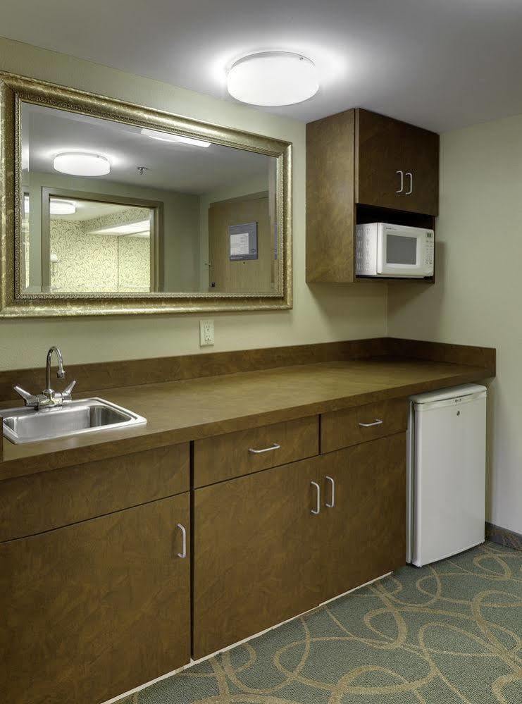 Hampton Inn Hartford Airport Windsor Locks Exterior photo
